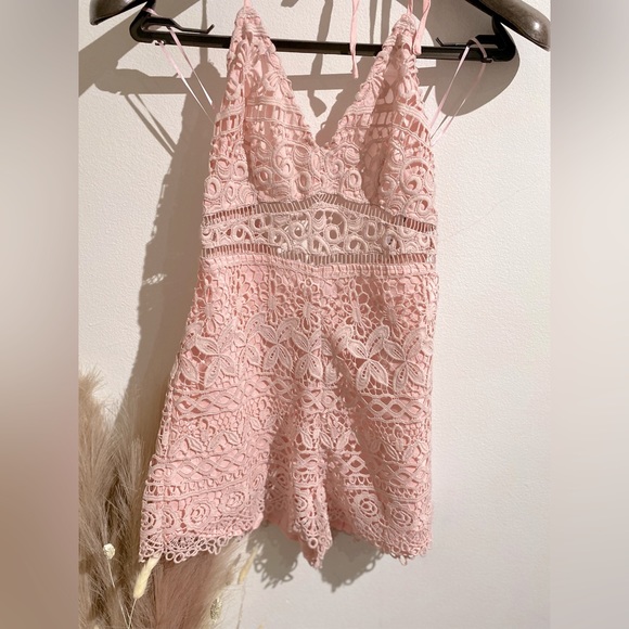 NEW- LUSH- Adorable Romper NWT Blush Color Size Small - Picture 4 of 8